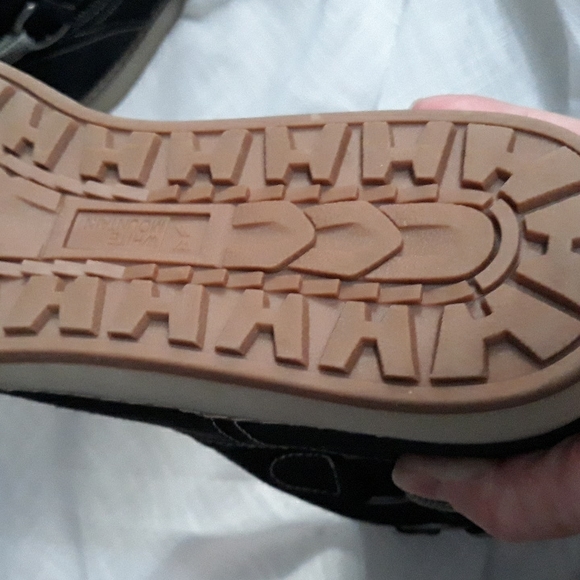 White Mountain black faux fur lined lace up boots. Size 8. - Picture 6 of 13